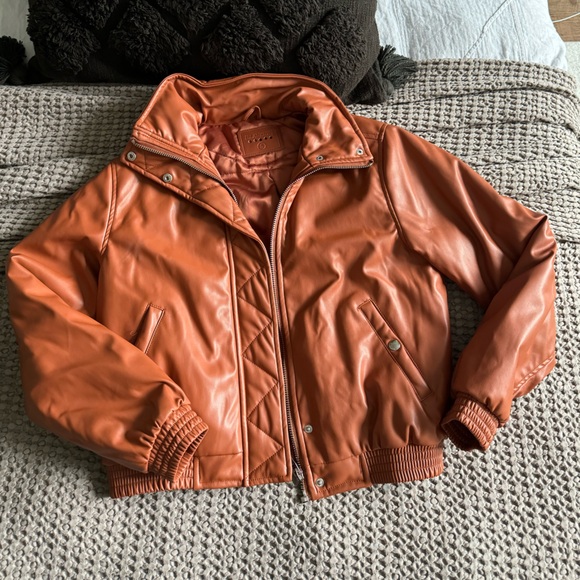 Like New BLANK NYC leather bomber jacket - Picture 4 of 7